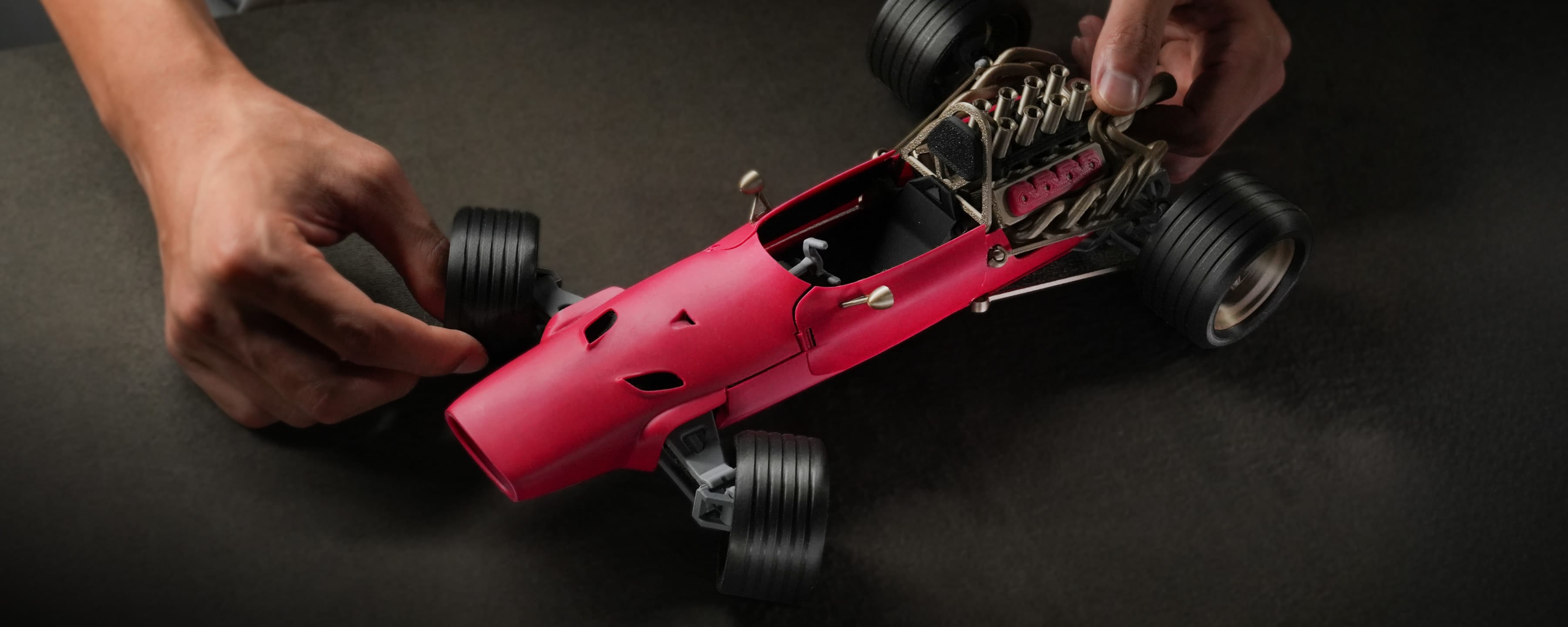 組み立て式のレースカー模型