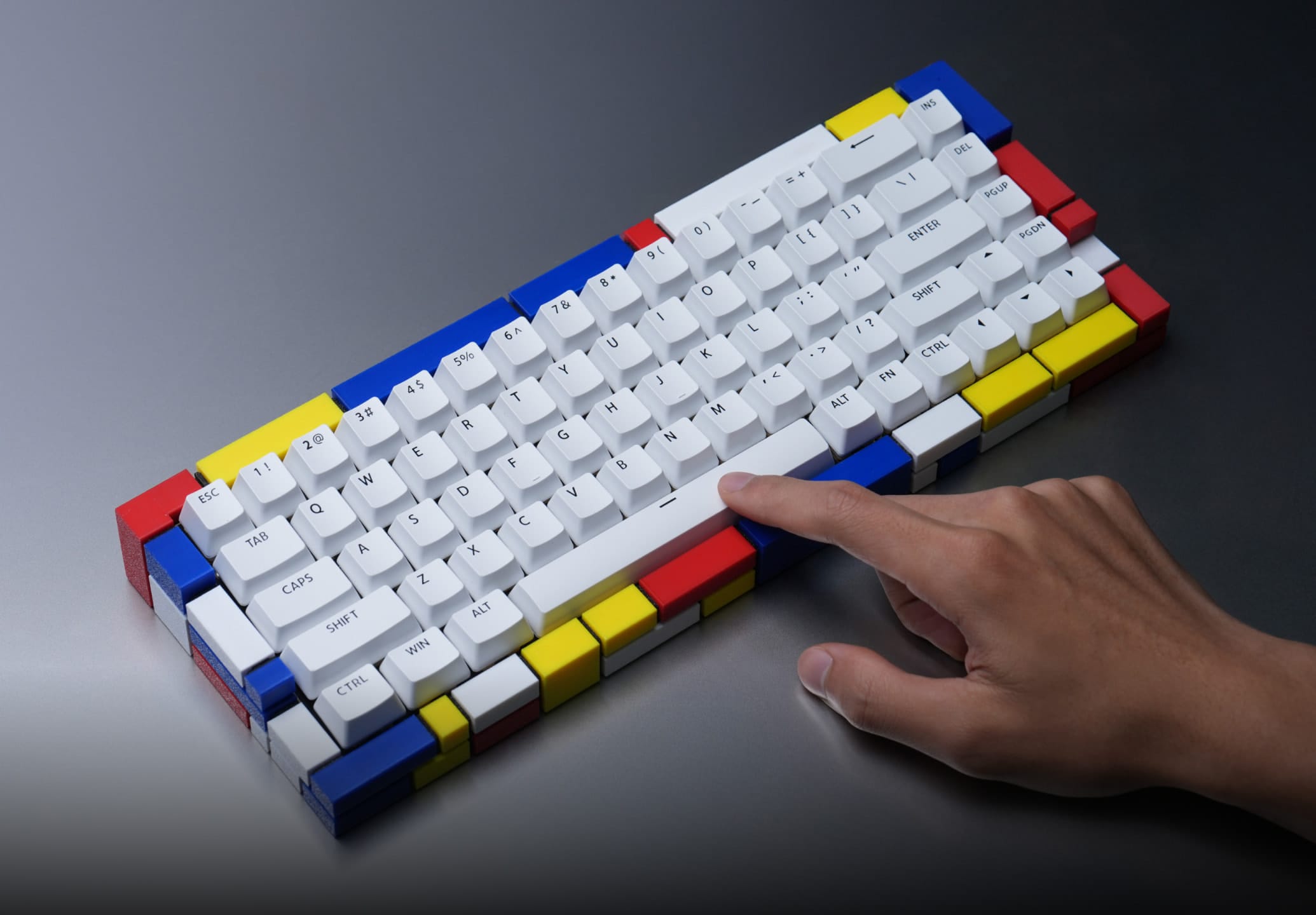 カラフルなパーツを組み合わせたキーボード