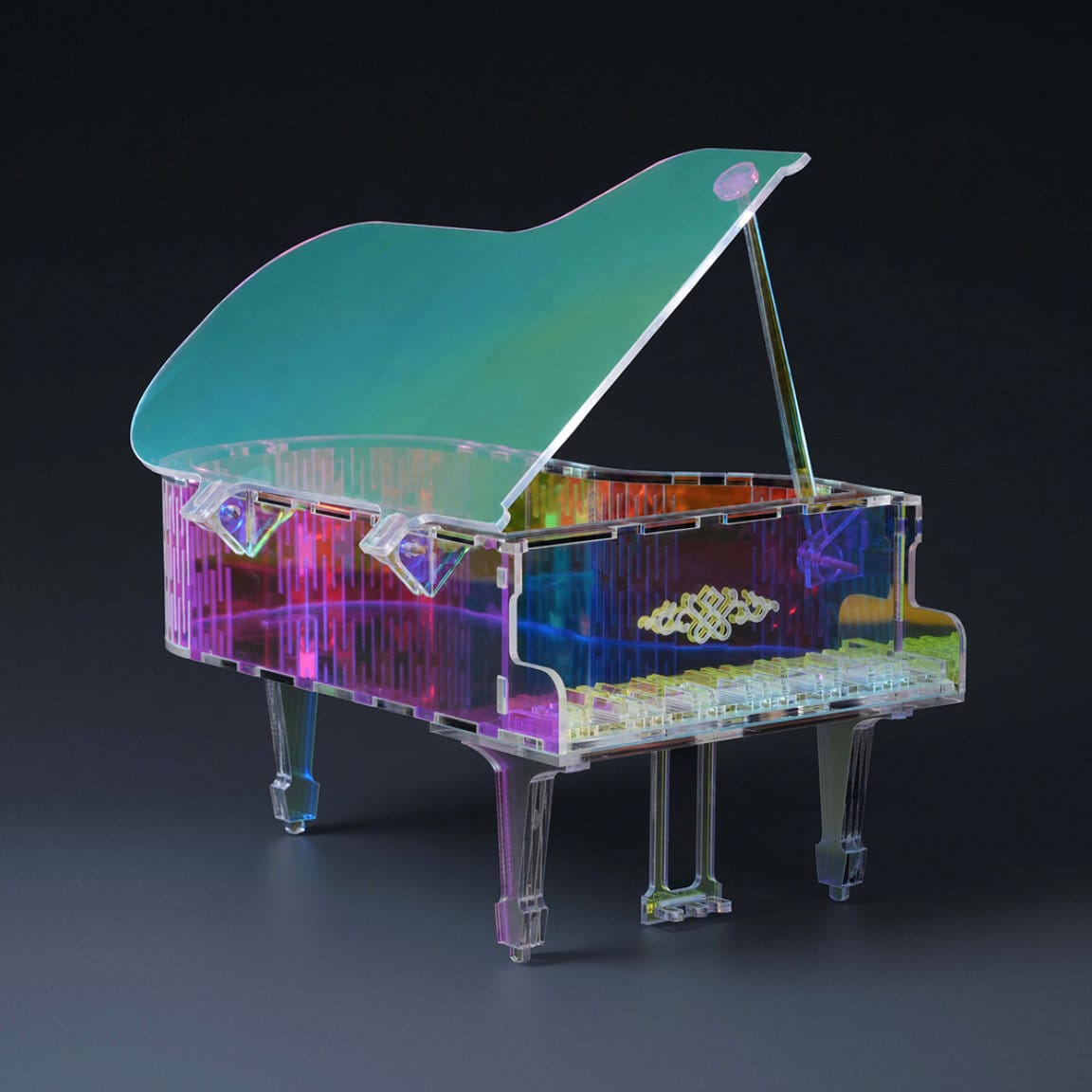 透明アクリルを加工して組み立てたピアノの作品